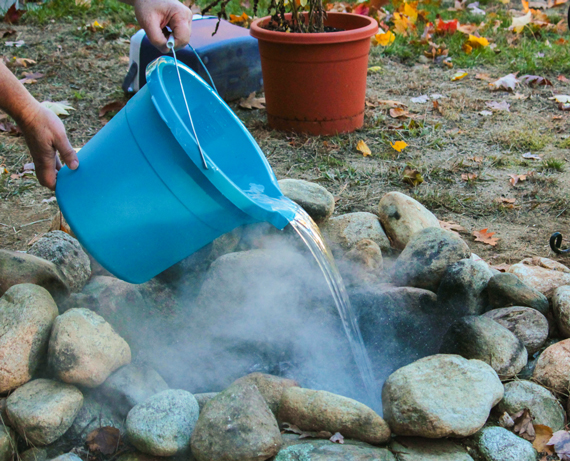 Bucket-pour Bucket-pour